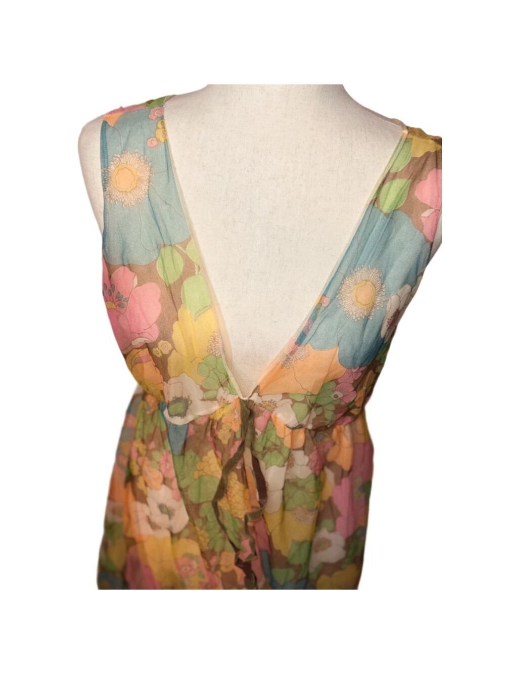 Vintage 1960s to 1970s floral chiffon maxi dress deep v- front. 100% nylon USA  - Picture 8 of 13